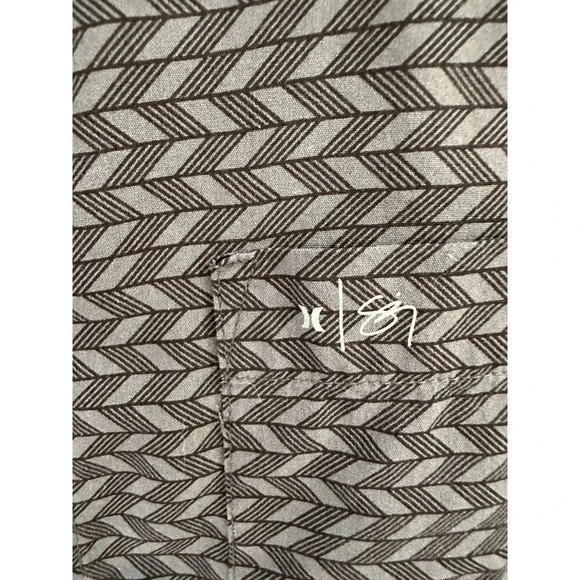 Hurley Men's Gray Button Down Shirt, gray short sleeve shirt,‎ button down skirt - Picture 4 of 7